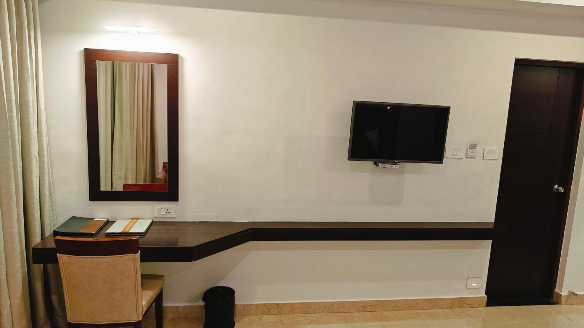 Khanna Fiesta Vellore Exterior photo