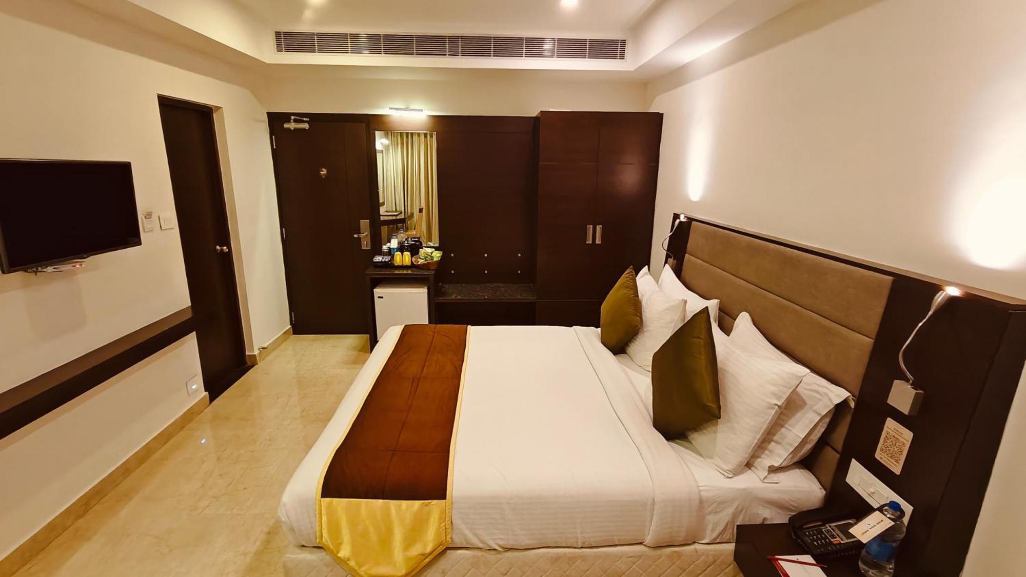 Khanna Fiesta Vellore Exterior photo